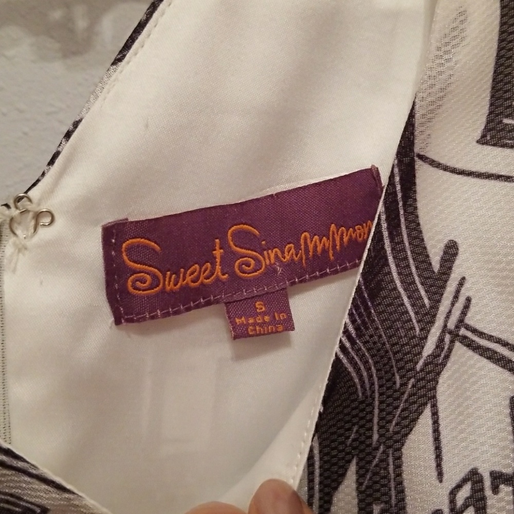 SOLD*Sweet Sinammon Cityscape Midi Dress - Picture 6 of 6